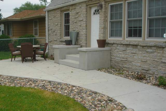 Concrete Patio with Steps